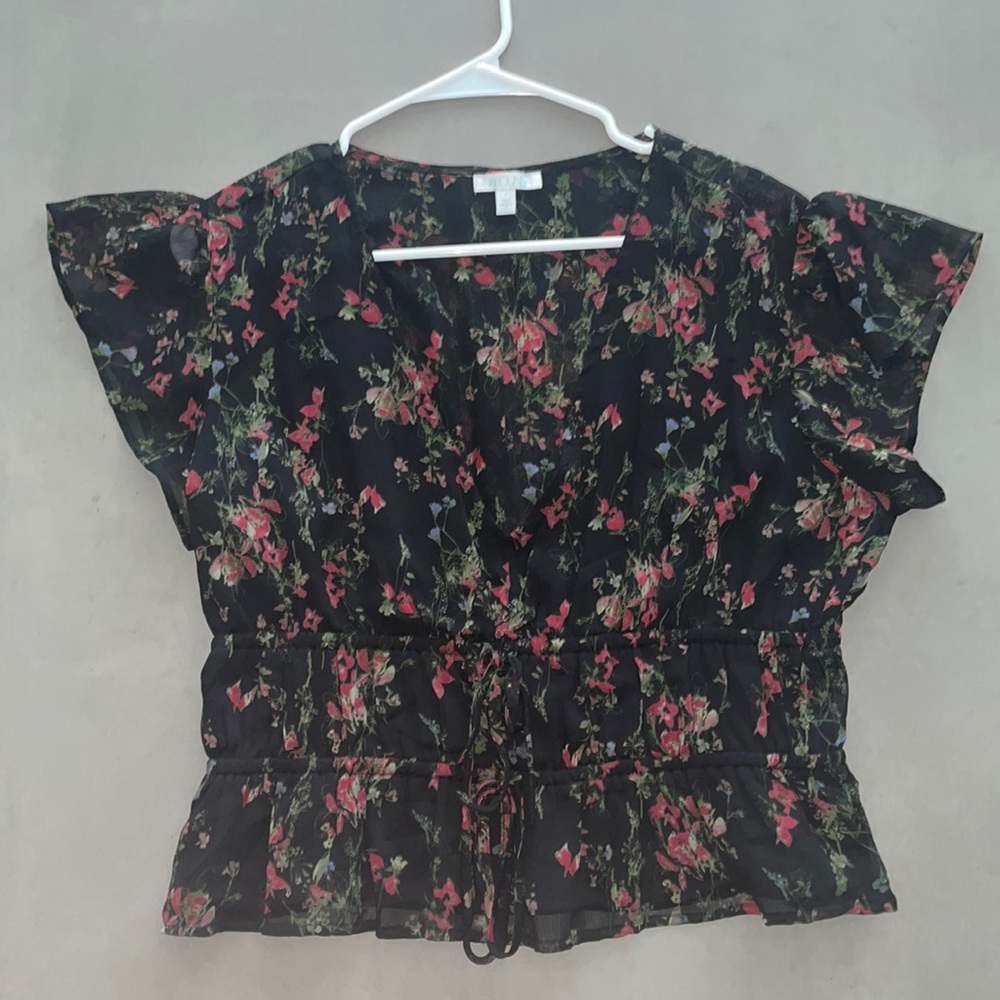 Black floral V neck crop top
